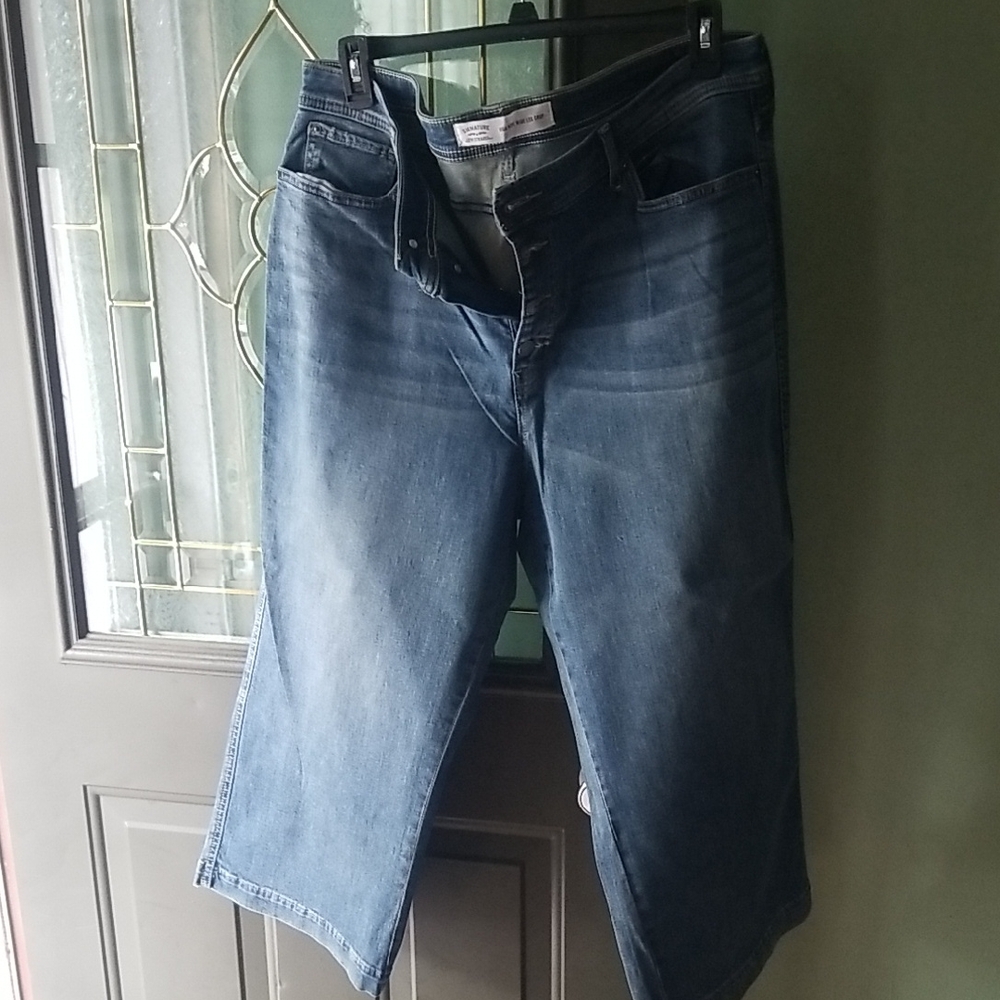 NWOT Signature by Levi Strauss Blue Cropped Jeans